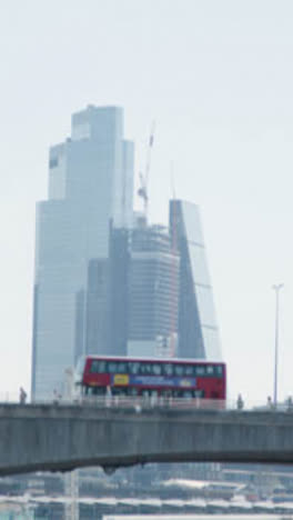 Vertical-Video-Of-Waterloo-Bridge-Commuter-Traffic-London-City-Skyline